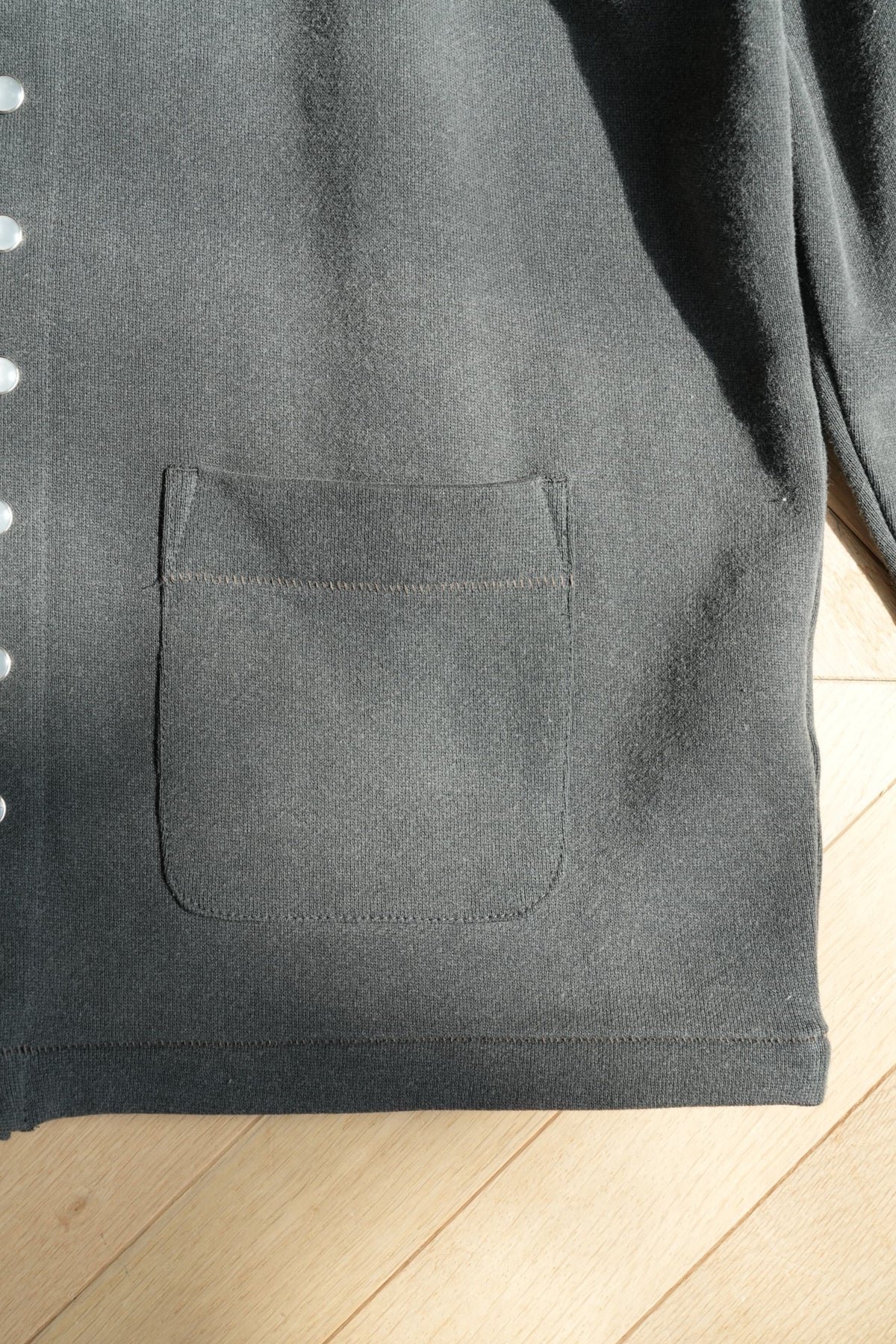 MAATEE&SONS "SNAP CARDIGAN" [FADE BLACK]