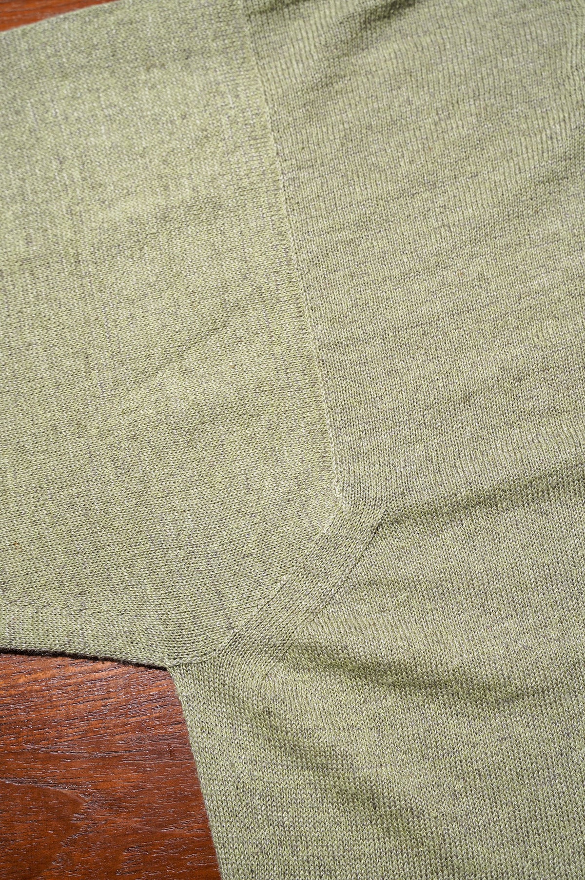 Olde H & Daughter "LINEN SILK PLAINE STITCH V NECK" [MEADOW]