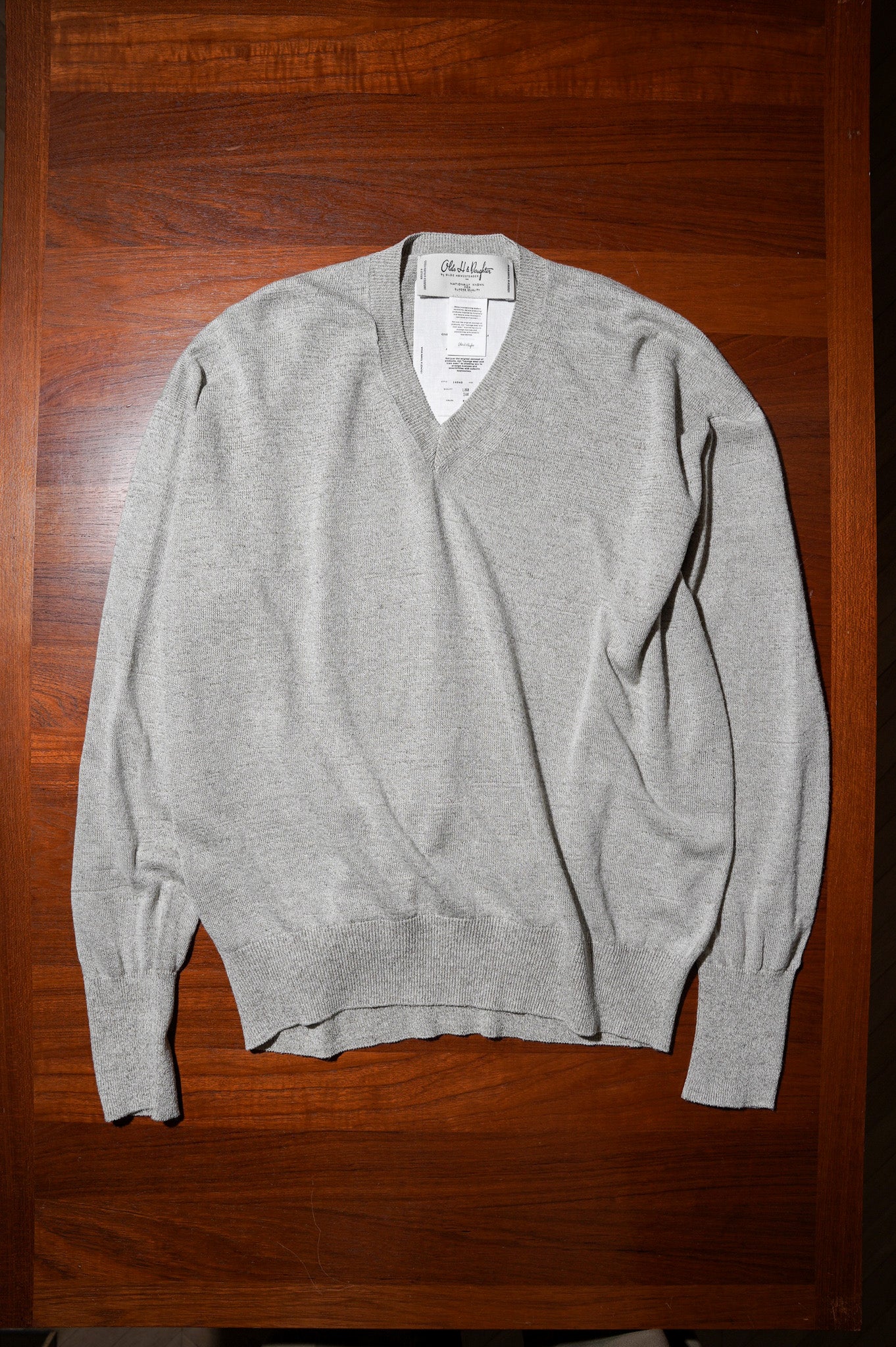 Olde H & Daughter "LINEN SILK PLAIN STITCH V NECK" [WHITE SAND]