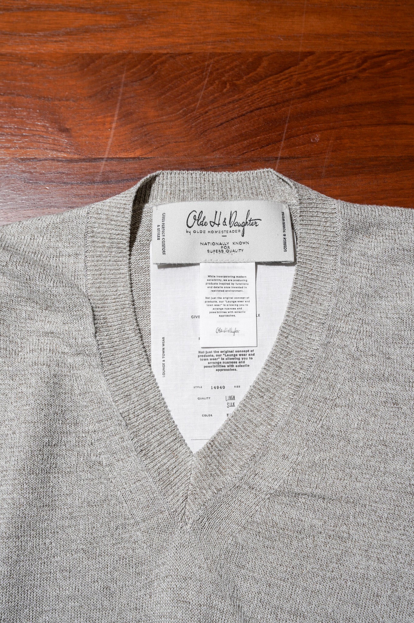 Olde H & Daughter "LINEN SILK PLAIN STITCH V NECK" [WHITE SAND]