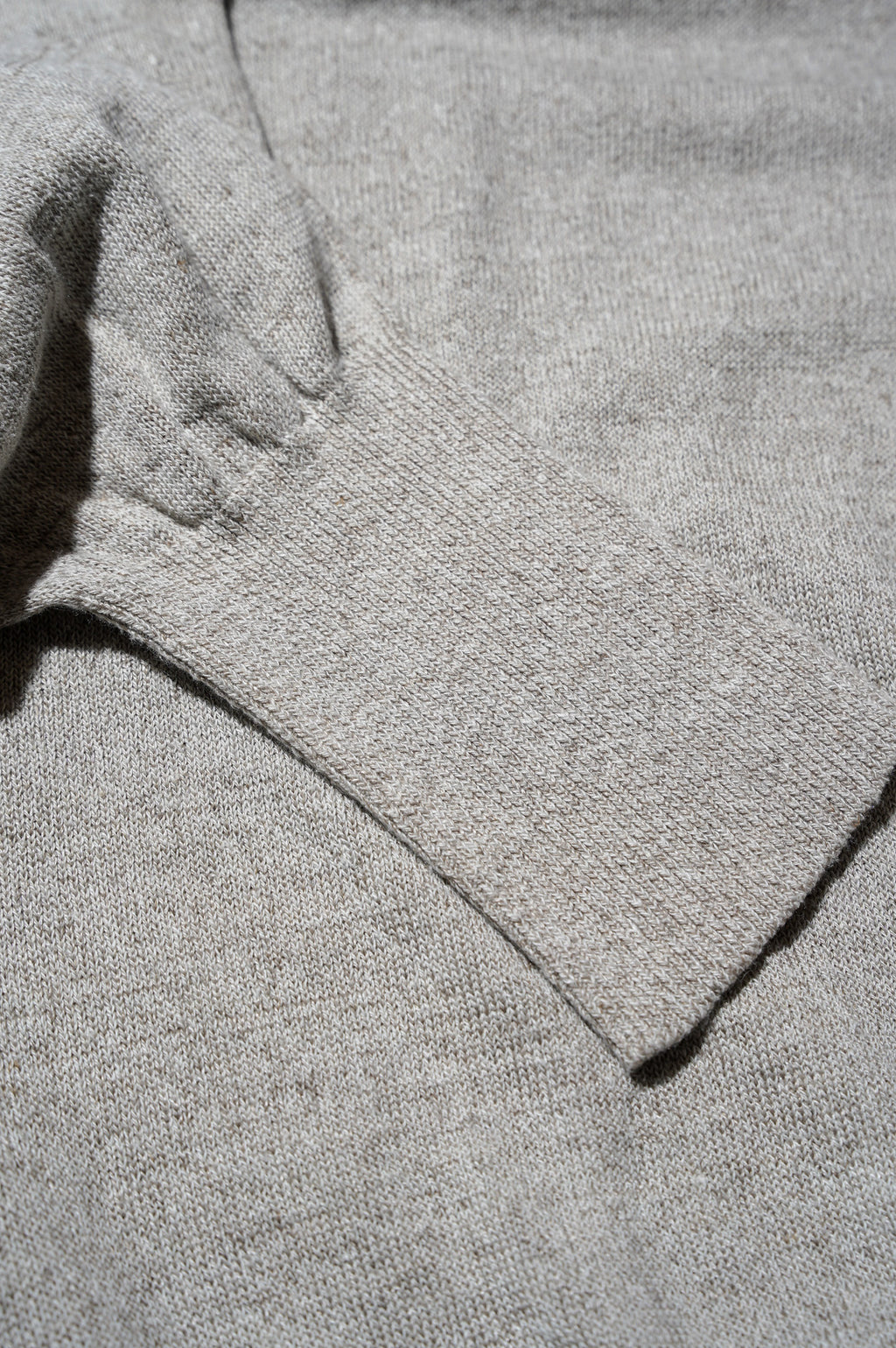 Olde H & Daughter "LINEN SILK PLAIN STITCH V NECK" [WHITE SAND]