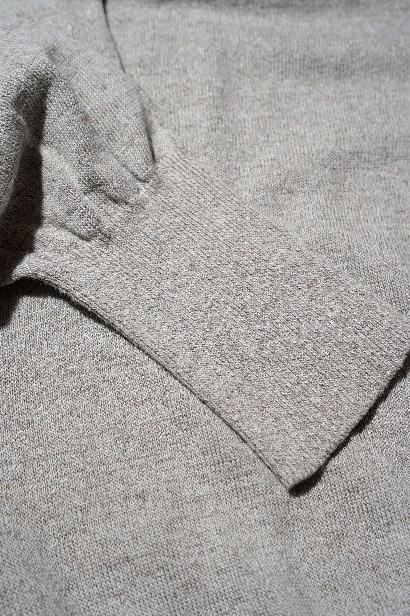 Olde H & Daughter "LINEN SILK PLAIN STITCH V NECK" [WHITE SAND]