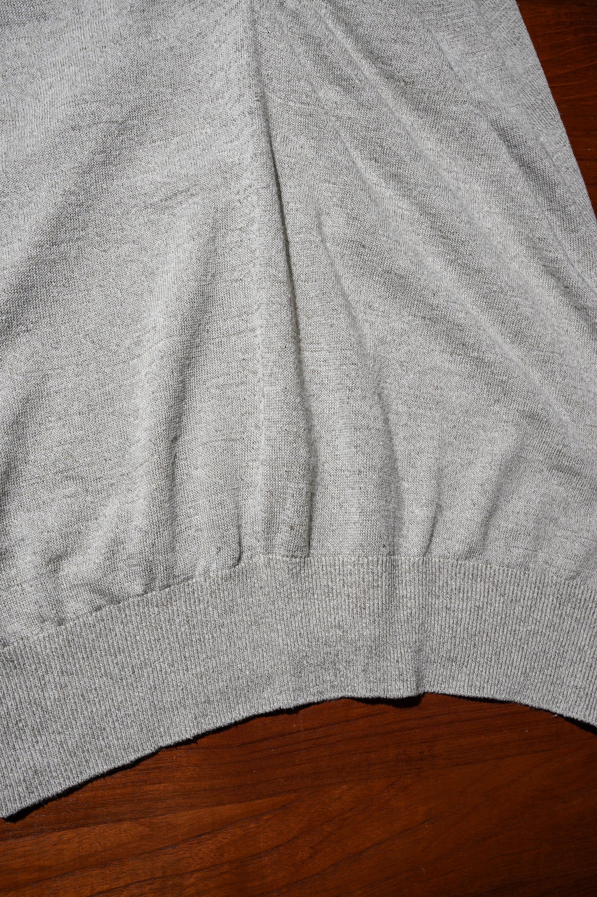 Olde H & Daughter "LINEN SILK PLAIN STITCH V NECK" [WHITE SAND]
