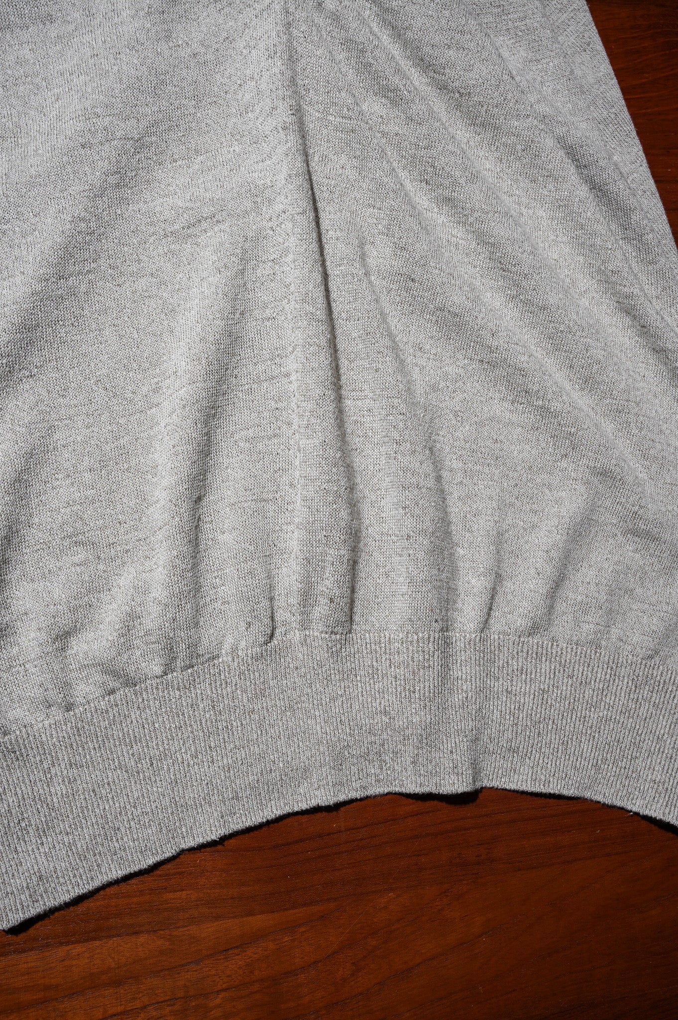 Olde H & Daughter "LINEN SILK PLAIN STITCH V NECK" [WHITE SAND]