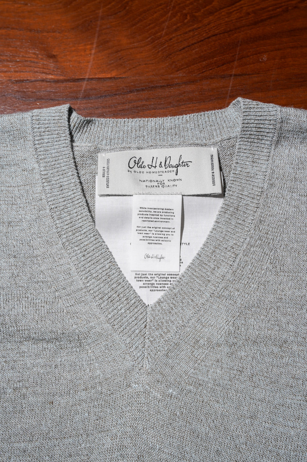 Olde H & Daughter "LINEN SILK PLAIN STITCH V NECK" [SALT]