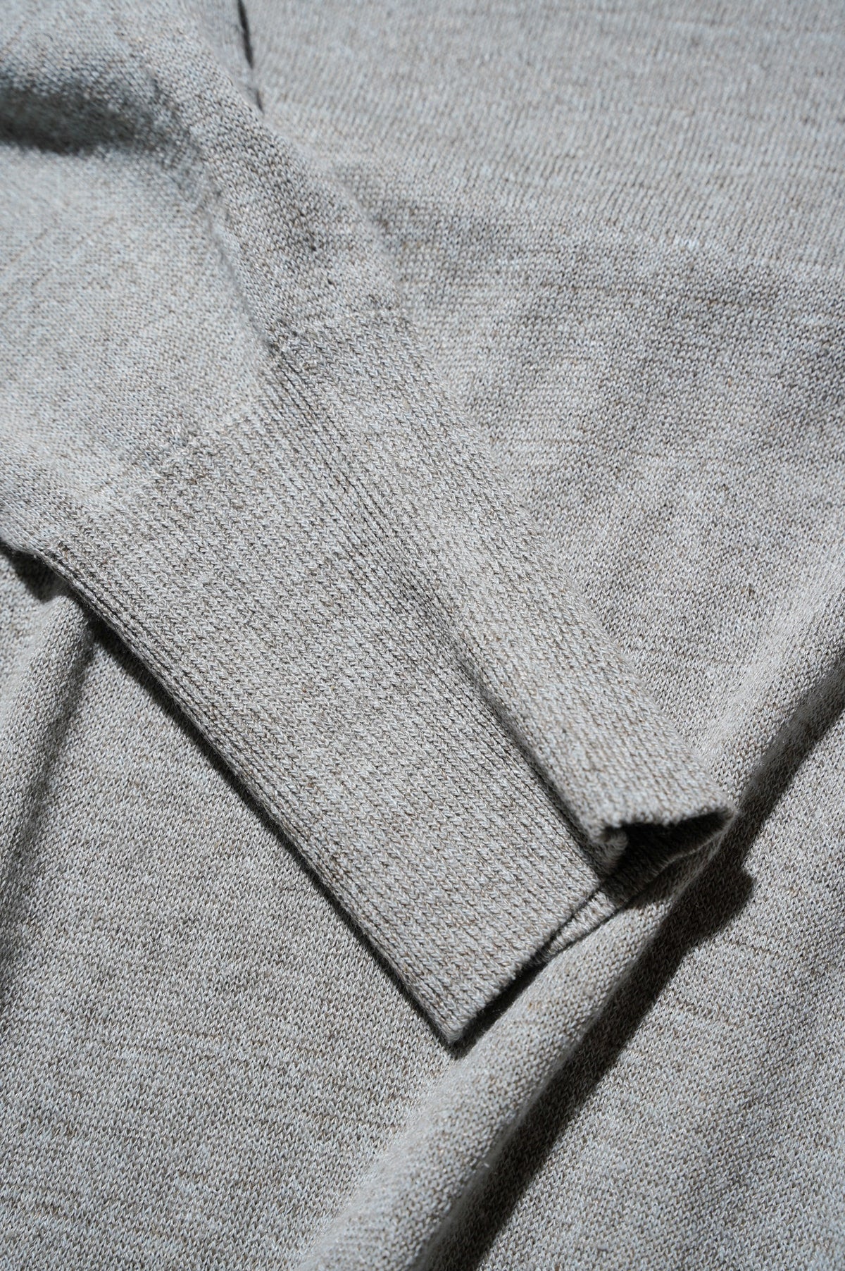 Olde H & Daughter "LINEN SILK PLAIN STITCH V NECK" [SALT]