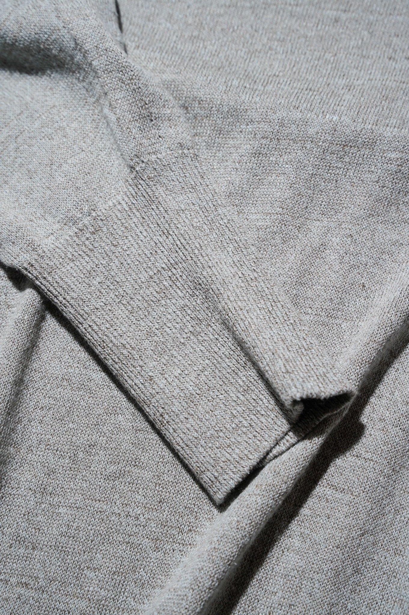 Olde H & Daughter "LINEN SILK PLAIN STITCH V NECK" [SALT]