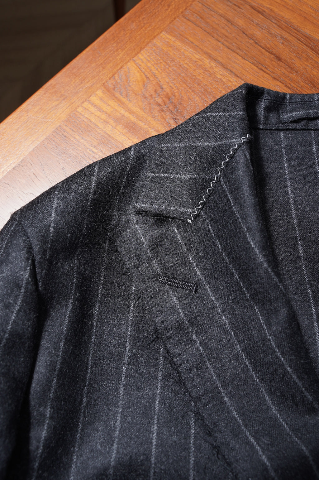 MAATEE&SONS "ダブルキリッパTAILORED" [CHARCOAL STRIPE]