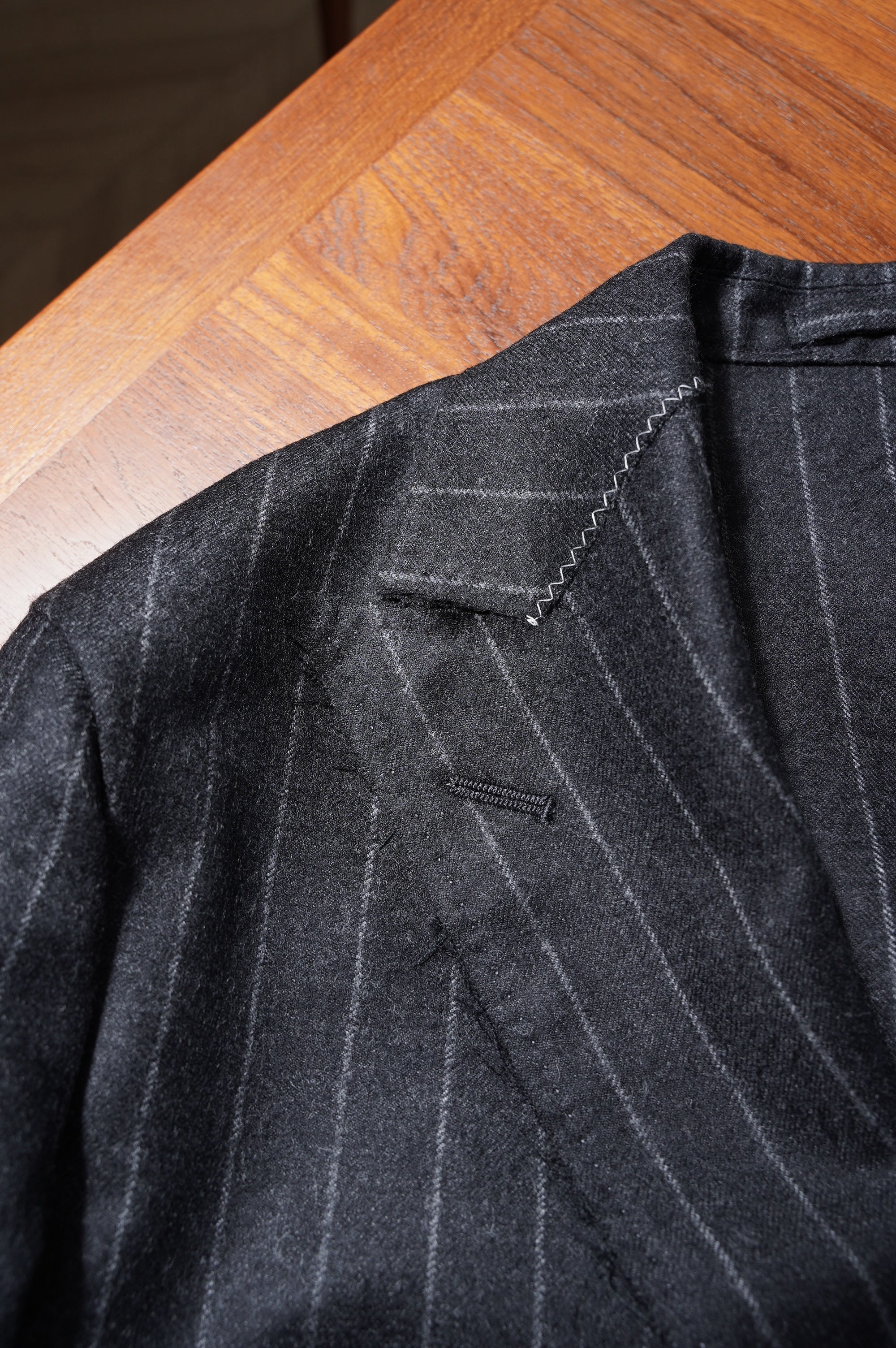 MAATEE&SONS "ダブルキリッパTAILORED" [CHARCOAL STRIPE]