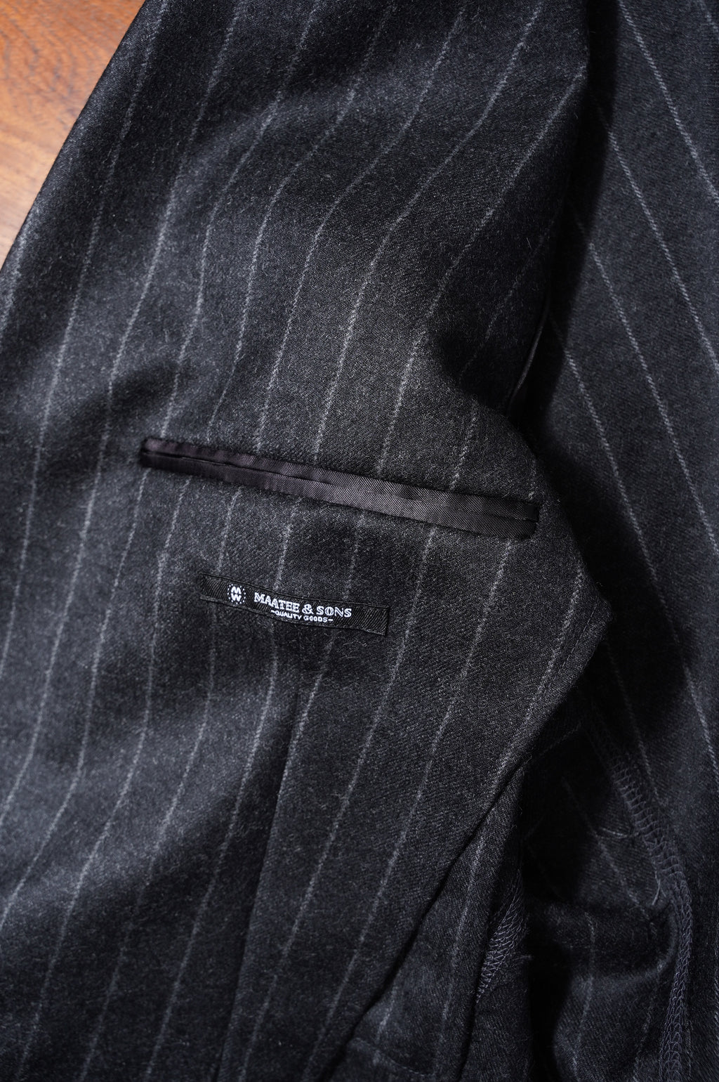 MAATEE&SONS "ダブルキリッパTAILORED" [CHARCOAL STRIPE]