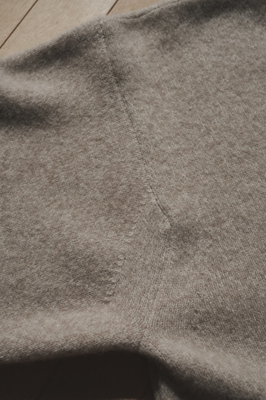 OLDE H & DAUGHTER "WOOL CASHMERE BOAT NECK P/O" [STONE]