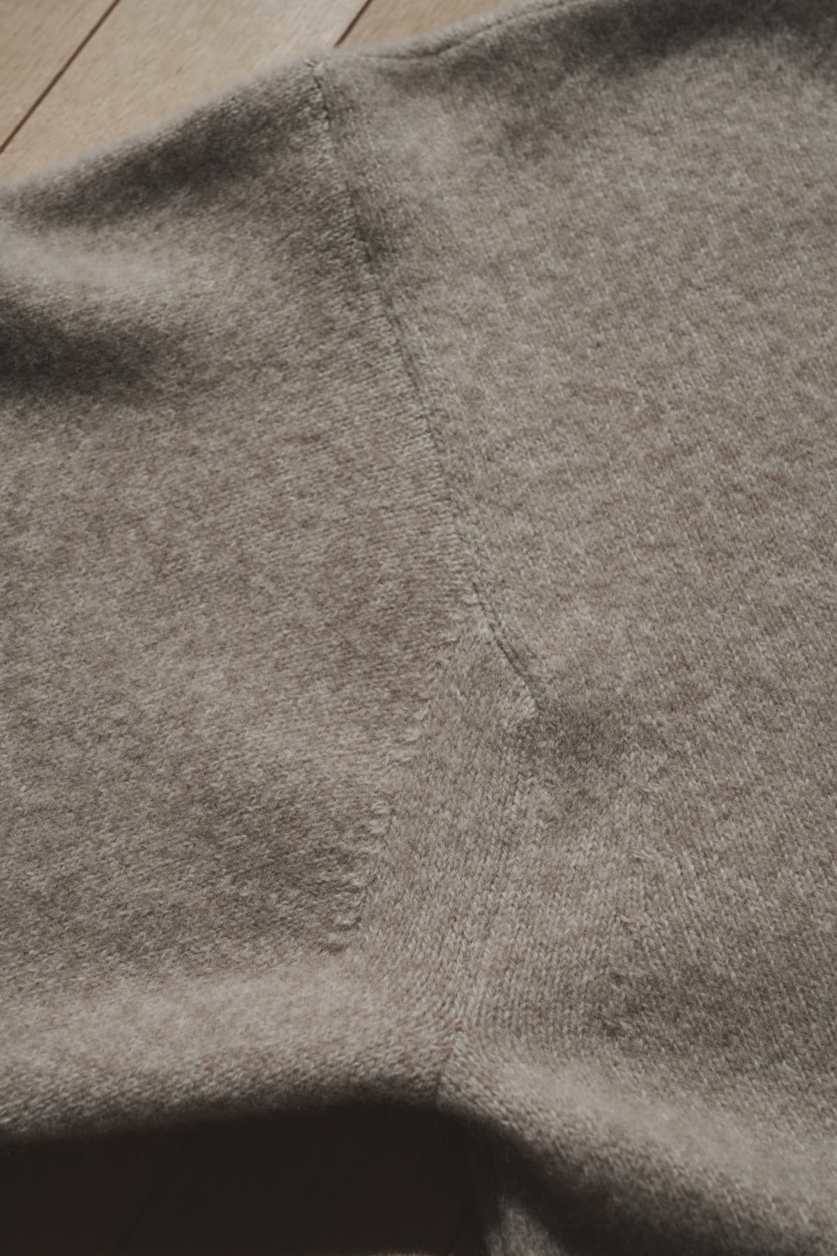 OLDE H & DAUGHTER "WOOL CASHMERE BOAT NECK P/O" [STONE]