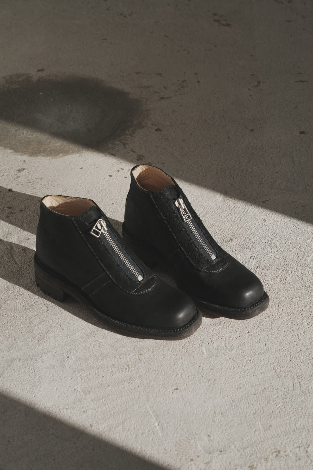 POST PRODUCTION "Box Toe Center Zip" [BLACK]