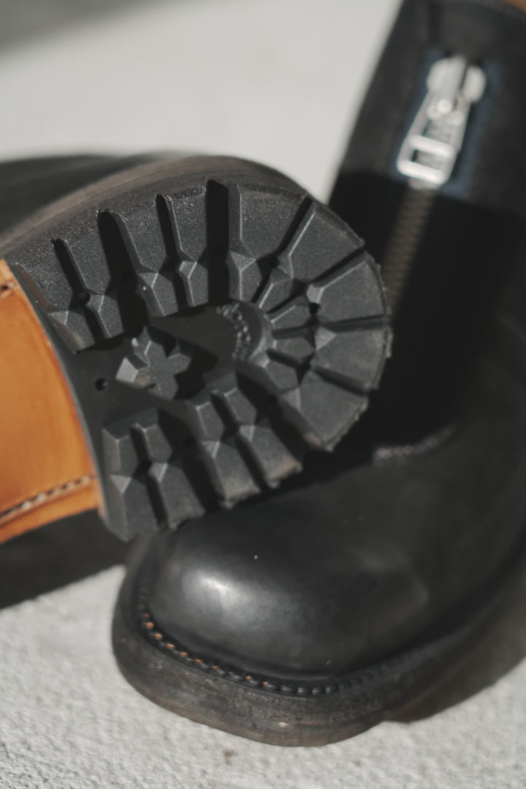 POST PRODUCTION "Box Toe Center Zip" [BLACK]