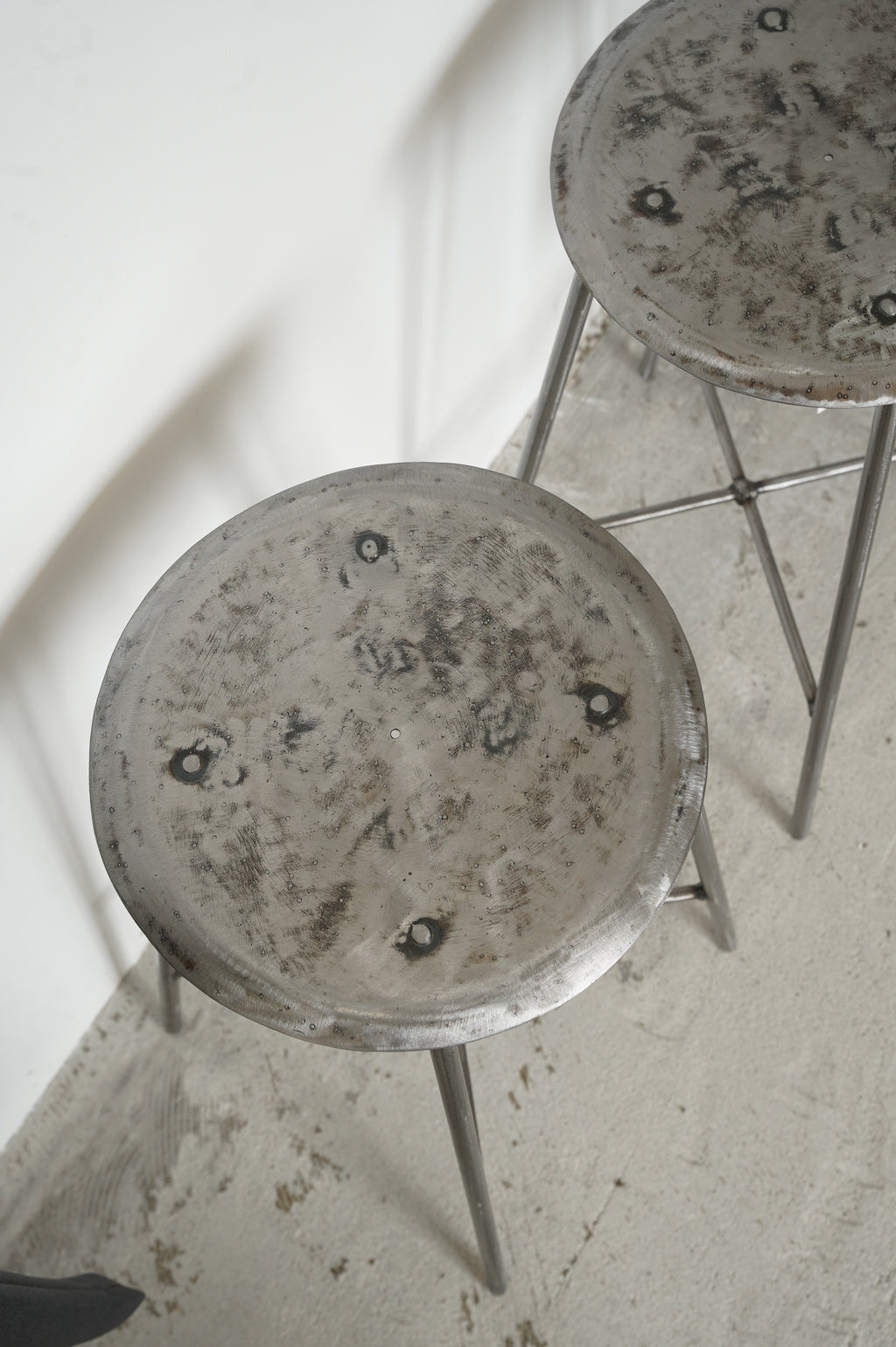 Gurank "Iron Stool with Cow Leather Stool Cover"