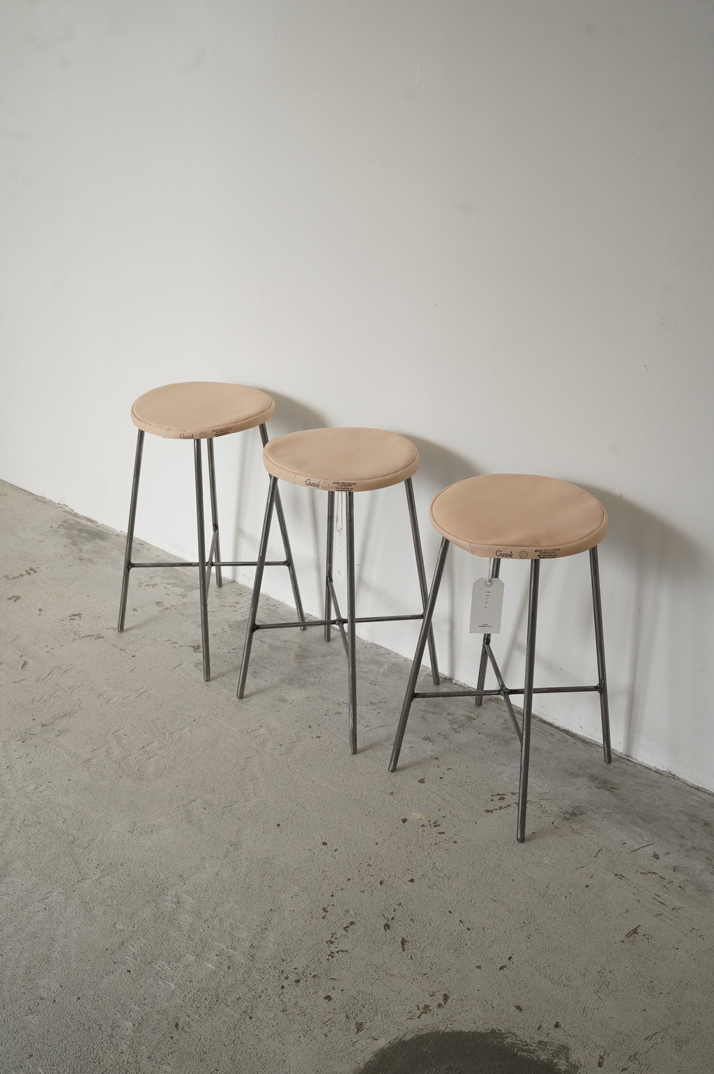 Gurank "Iron Stool with Cow Leather Stool Cover"