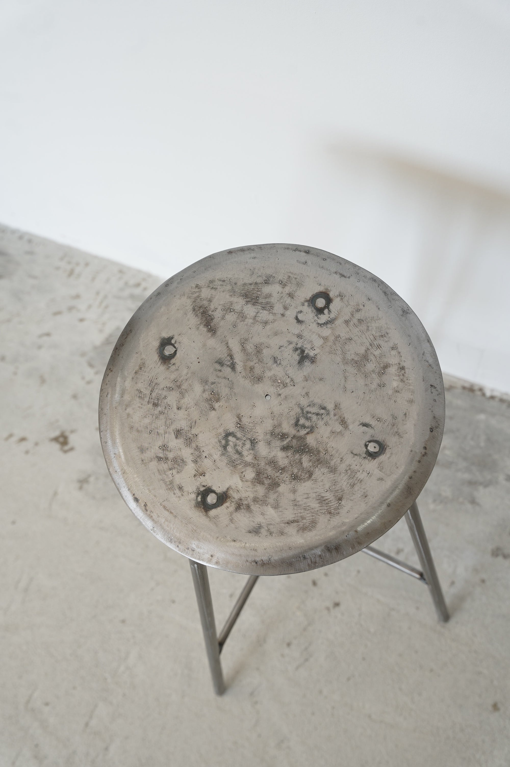Gurank "Iron Stool with Cow Leather Stool Cover"