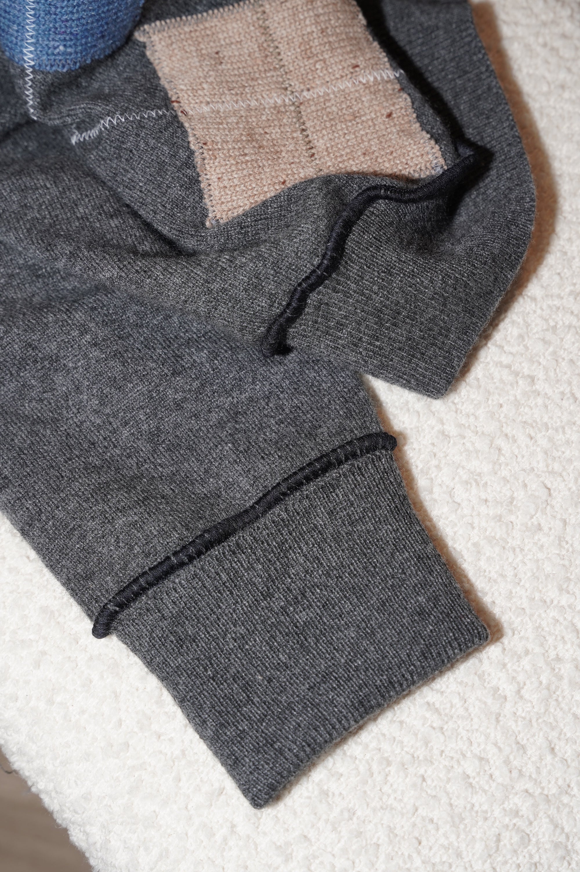 MAATEE&SONS "CASHMERE PATCH ARGAILE SWEATER" [CHARCOAL]