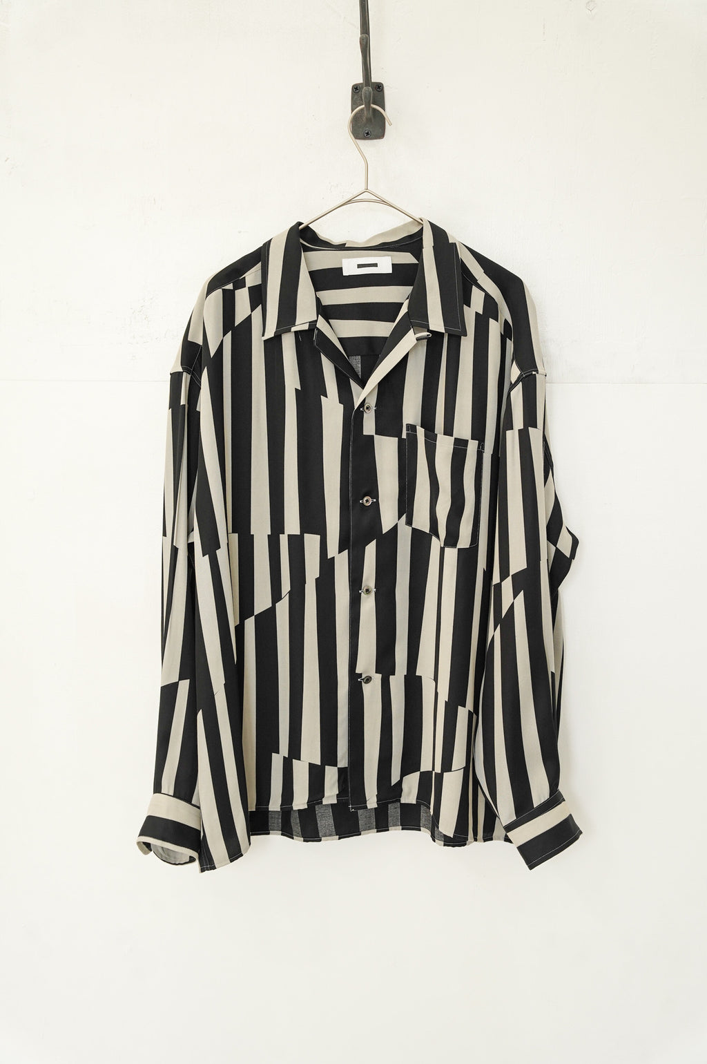 REVERBERATE "OPEN COLLAR SHIRT" [WHITE × BLACK]