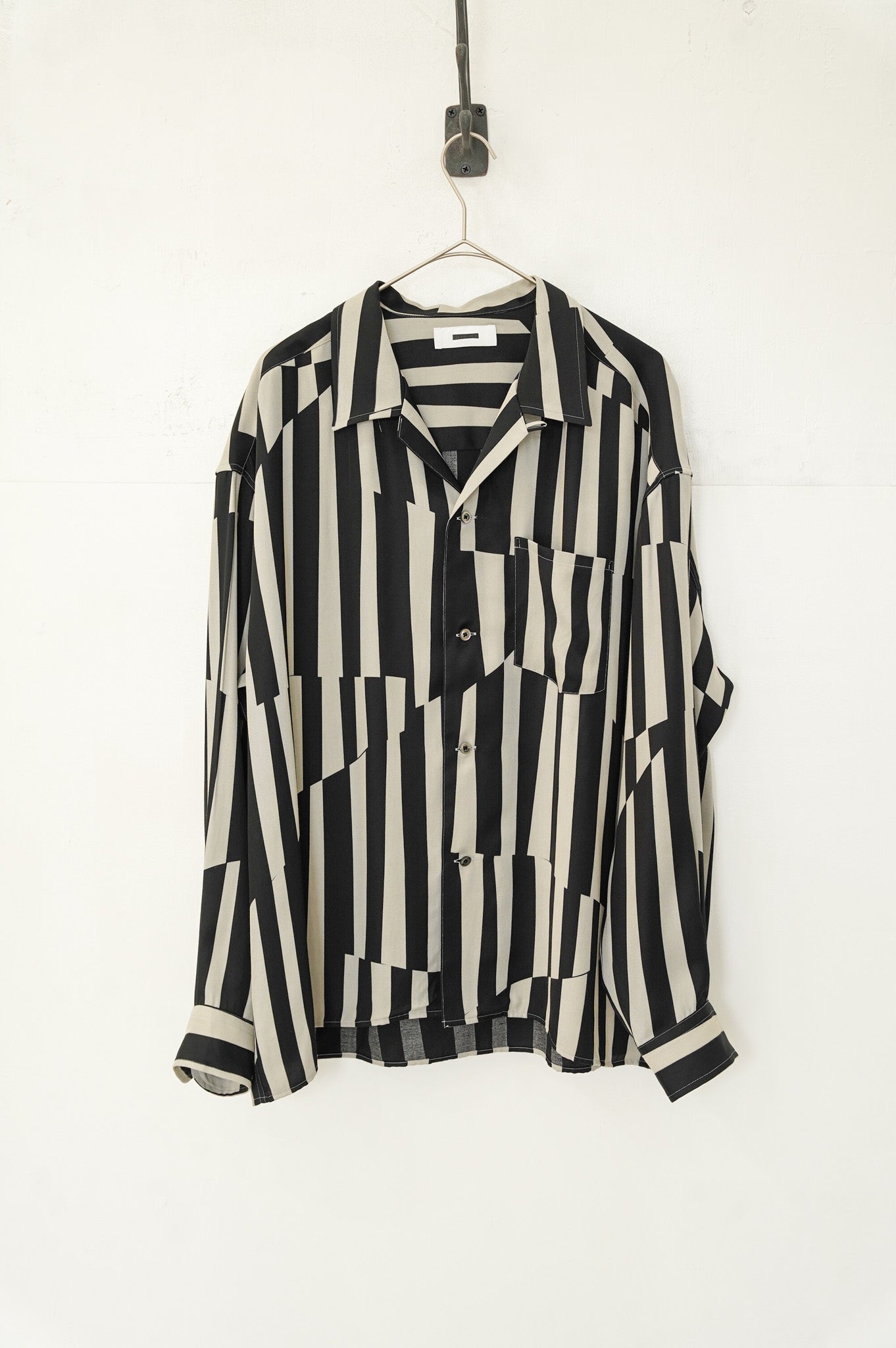 REVERBERATE "OPEN COLLAR SHIRT" [WHITE × BLACK]