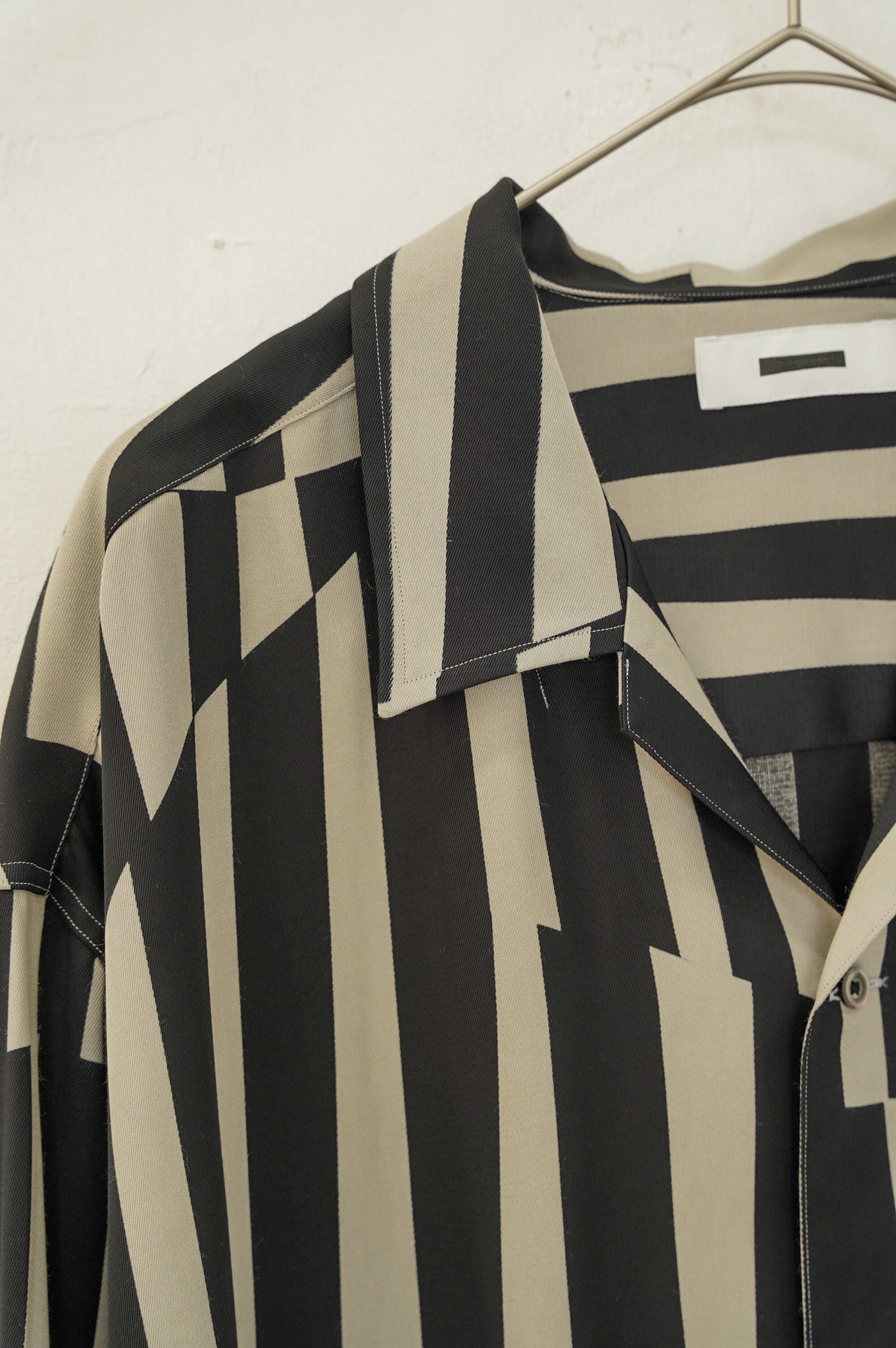 REVERBERATE "OPEN COLLAR SHIRT" [WHITE × BLACK]