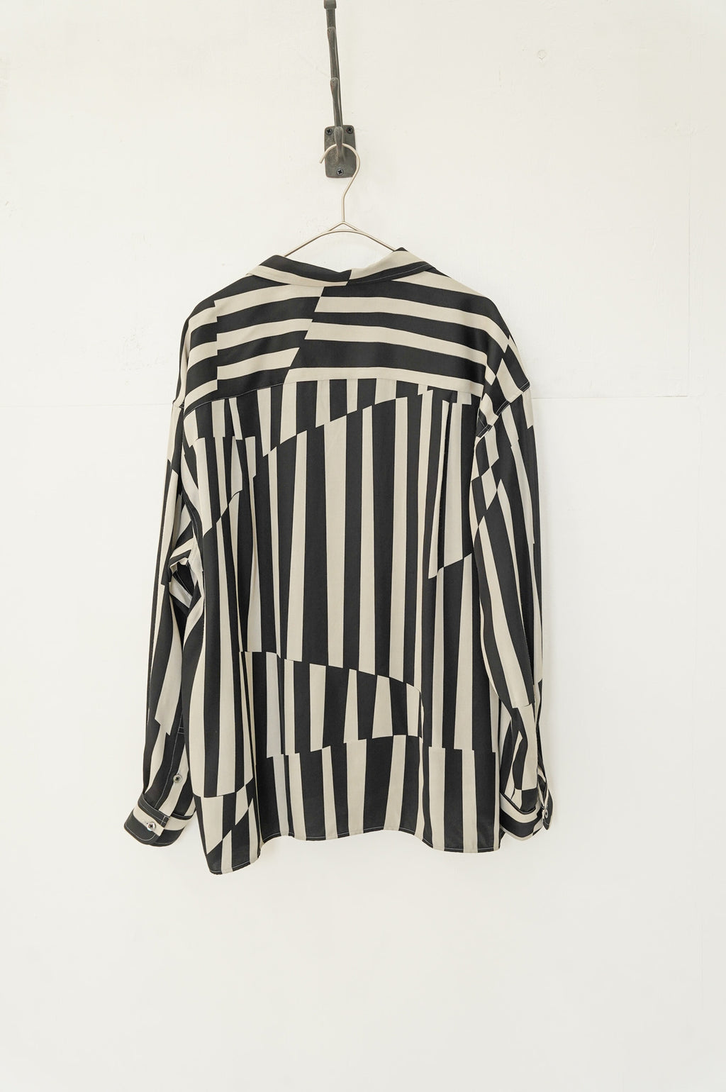 REVERBERATE "OPEN COLLAR SHIRT" [WHITE × BLACK]