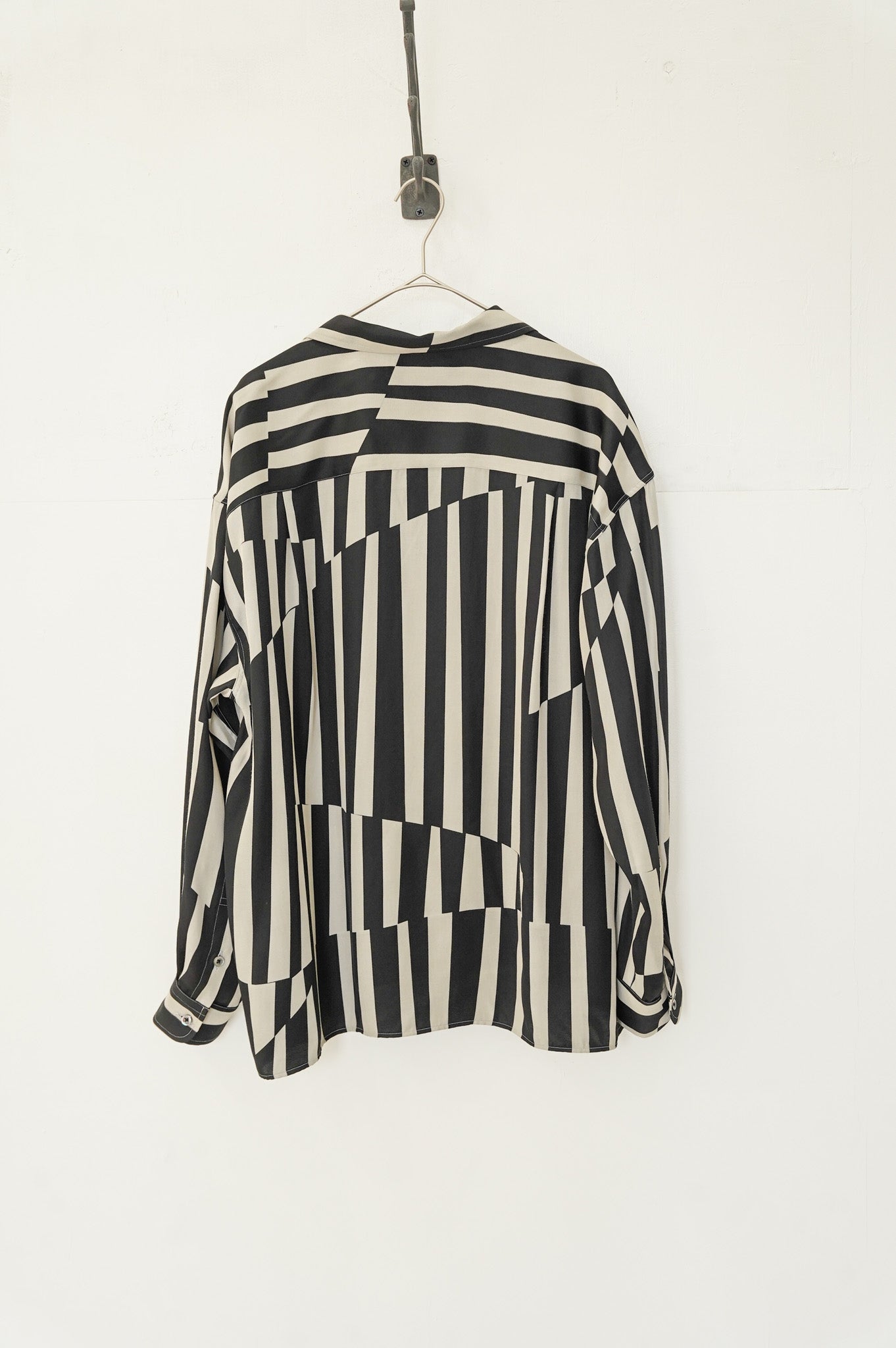 REVERBERATE "OPEN COLLAR SHIRT" [WHITE × BLACK]